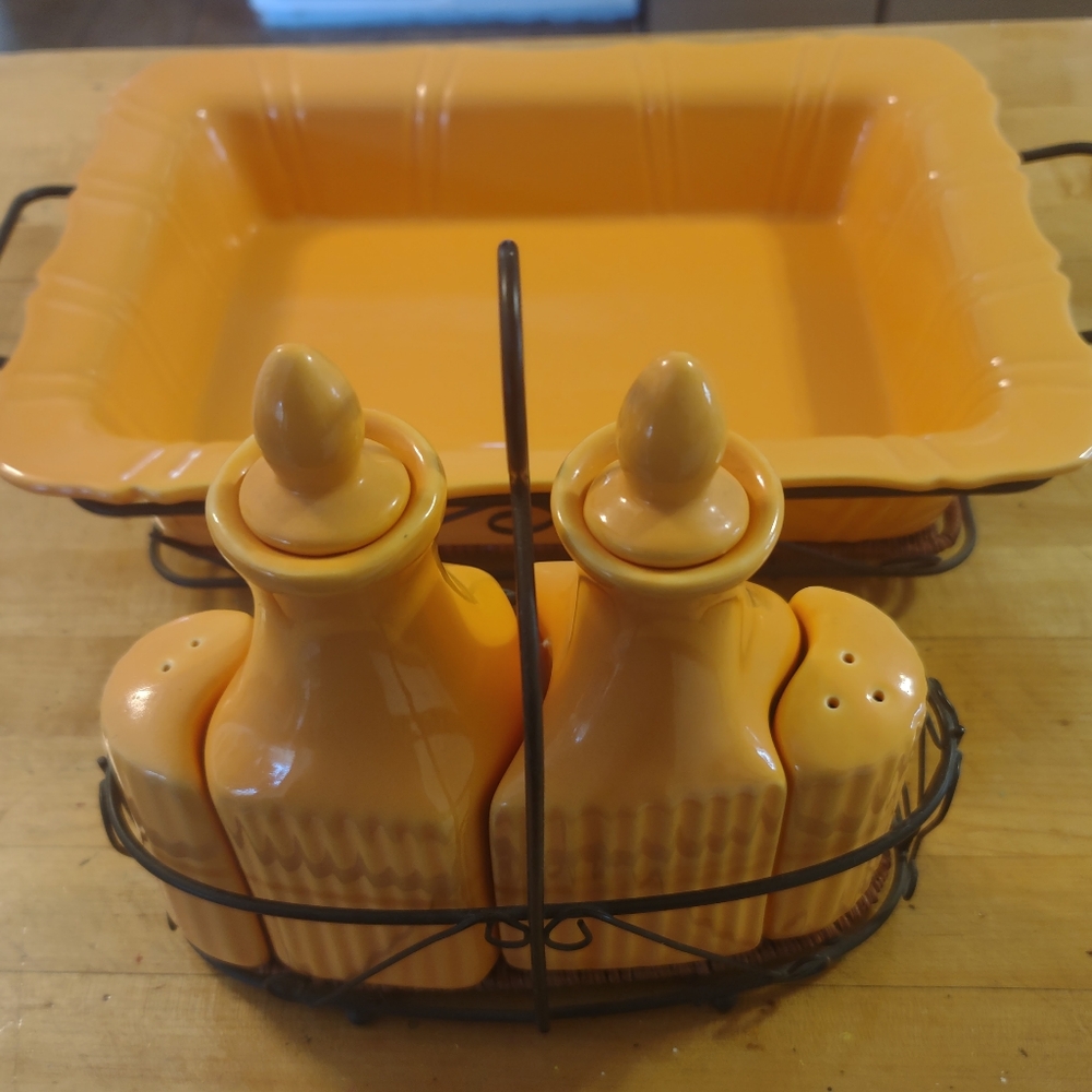 Temptations by Tara presentable ovenware w/stand & matching condiments